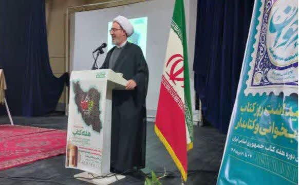 وضعیت کتاب و کتابخوانی کشور نگران‌کننده است