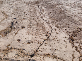 شکاف فرونشست در روستای حسینی شهرستان نیشابور
