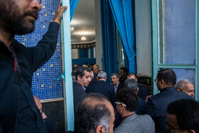 محمود احمدی نژاد در مراسم یادبود زرین احمدی‌نژاد در مسجد جامع نارمک
