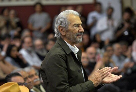 بازیگری که مردم او را روی دست بلند کردند