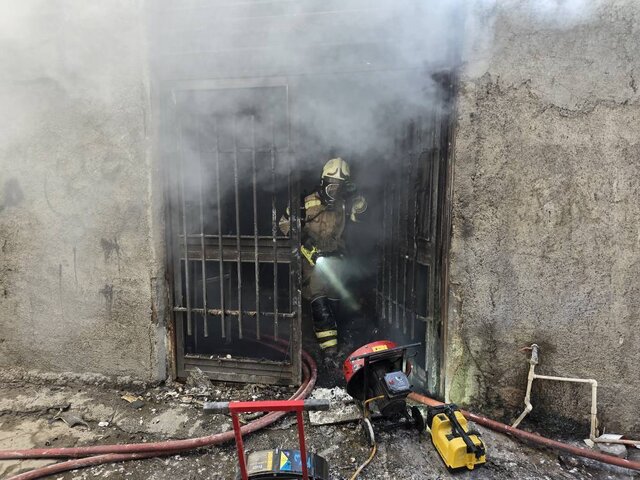 آتش‌سوزی در کارگاه رنگرزی شهرک گلریز؛ یک نفر جان باخت