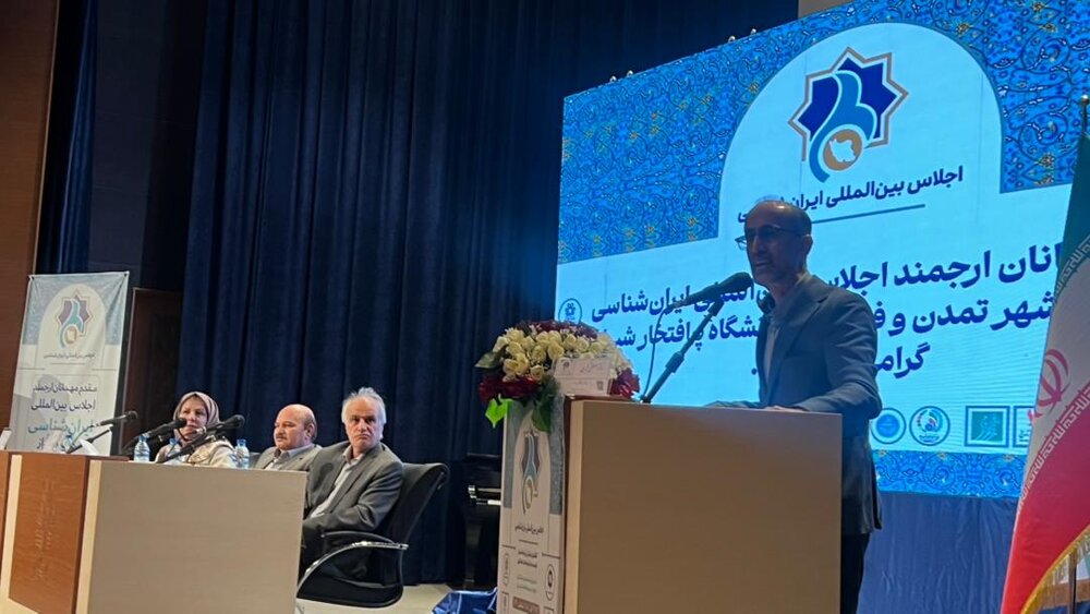 حافظ؛ روایتگر تاریخ پرفراز و نشیب ایرانیان/ شعر راهی برای آشکار شدن حقیقت انسانی است