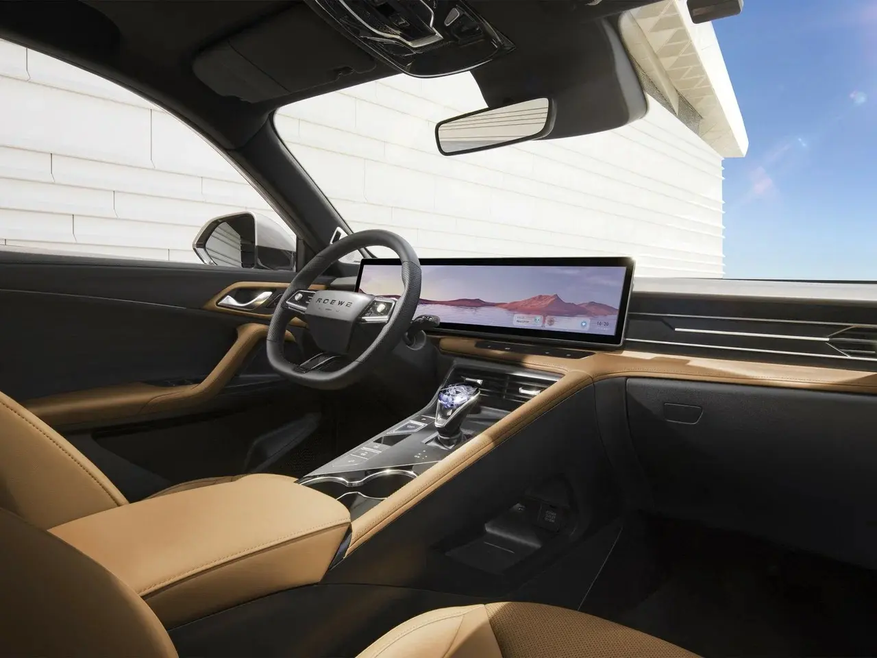 پارس‌خودرو، پیشتاز ورود فناوری‌های نو؛ از واردات و برنامه مونتاژ پلاگین‌هیبریدی ROEWE تا ایجاد زیرساخت شارژ و انتقال فناوری‌های نوین به داخل کشور 