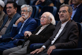 از راست علی منتظری، رئیس جهاد دانشگاهی، فتح الله مجتبائی و حداد عادل، رئیس فرهنگستان زبان و ادب فارسی در اختتامیه سی و دومین جشنواره ملی کتاب سال دانشجویی