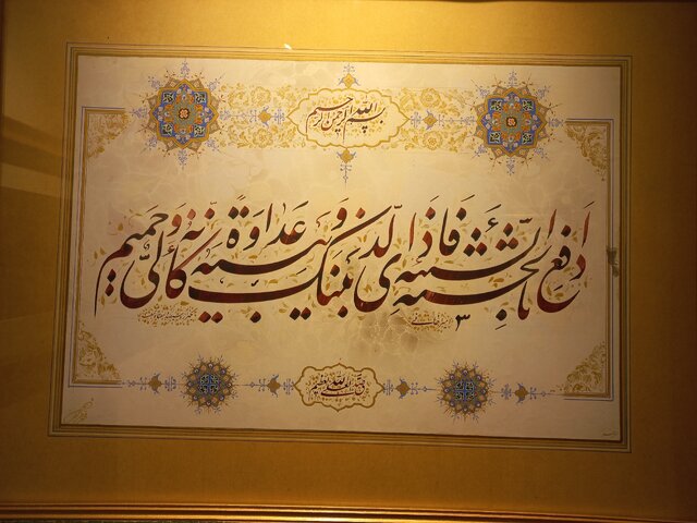 آثار غلامحسین امیرخانی را ببینید