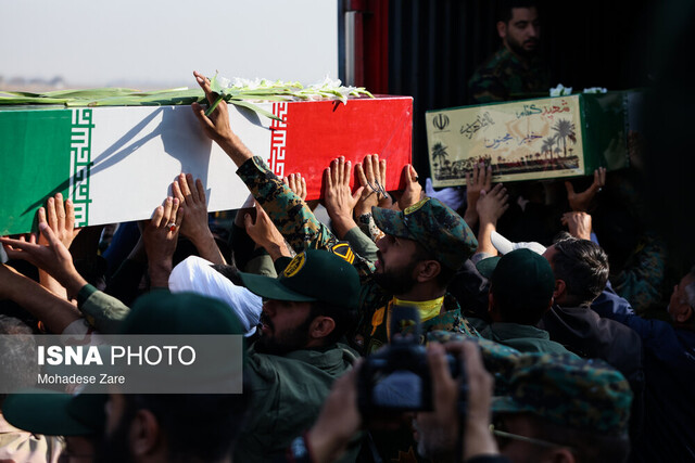 عکس تزئینی است خاکسپاری پیکر دو شهید گمنام در ۲ نقطه شیراز