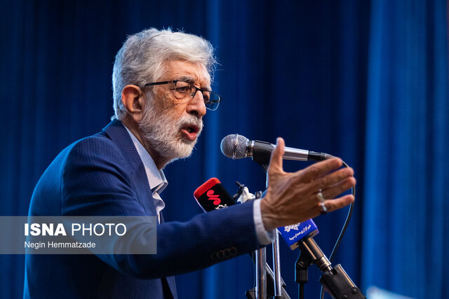 نظام و دولت بر توسعه گردشگری تأکید و اصرار دارند