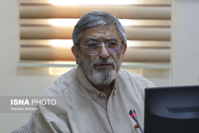 دانشگاه باید از سیاست‌بازی و محفل‌گرایی دور بماند