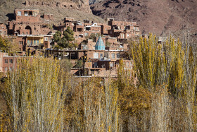 کوچه‌های سرخِ روستای هزاران‌ساله
