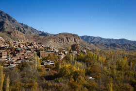 کوچه‌های سرخِ روستای هزاران‌ساله
