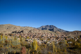 کوچه‌های سرخِ روستای هزاران‌ساله

