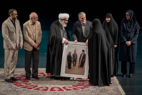 مراسم انتشار تقریظ رهبری بر کتاب‌های «تب ناتمام»، «همسفر آتش و برف» و «خانومْ ماه»