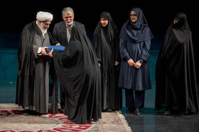 مراسم انتشار تقریظ رهبری بر کتاب‌های «تب ناتمام»، «همسفر آتش و برف» و «خانومْ ماه»