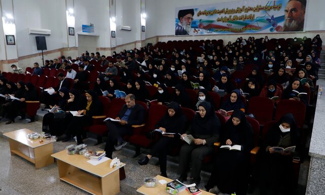 طنین سکوت کتاب‌خوانی در زاهدان/ میزبانی سیستان و بلوچستان از نخستین مهمانی کتاب کشور