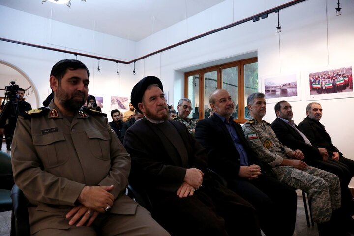 نمایشگاه «بر شانههای اشک» افتتاح شد