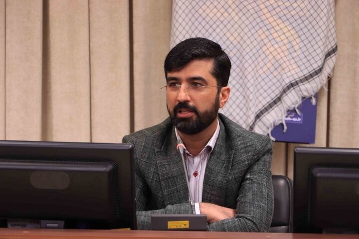 رسانه‌ها مثل شهیدان از کشور دفاع کنند