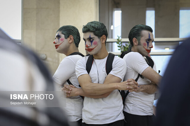 «فایو»؛ پرفورمنسی که پیام خود را بیکلام فریاد زد