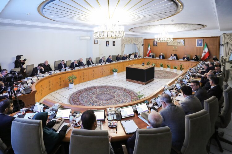 نباید پست و مقام مبنای دریافت حقوق باشد/باید ناترازی منابع و مصارف را سامان دهیم