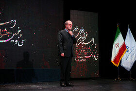 محمدمهدی احمدی، مشاور عالی وزیر و مدیرکل حوزه وزارتی و سرپرست معاونت هنری در اختتامیه سی و پنجمین جشنواره تئاتر استان خراسان رضوی
