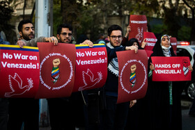 تجمع دانشجویی مقابل دفتر حافظ منافع آمریکا در تهران