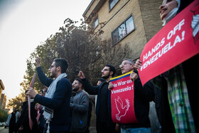تجمع دانشجویی مقابل دفتر حافظ منافع آمریکا در تهران