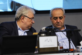 بهرام سرمست، استاندار استان آذربایجان شرقی و یونس ژائله، رئیس اتاق بازرگانی تبریز در نشست شورای گفتگوی دولت و بخش خصوصی استان آذربایجان شرقی با حضور وزیر امور اقتصادی و دارایی