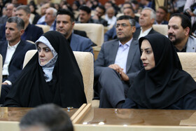 مهدیه قافله‌باشی، سرپرست نهاد کتابخانه‌های عمومی استان و زهرا پزشکیان در سفر رئیس‌جمهور به قزوین