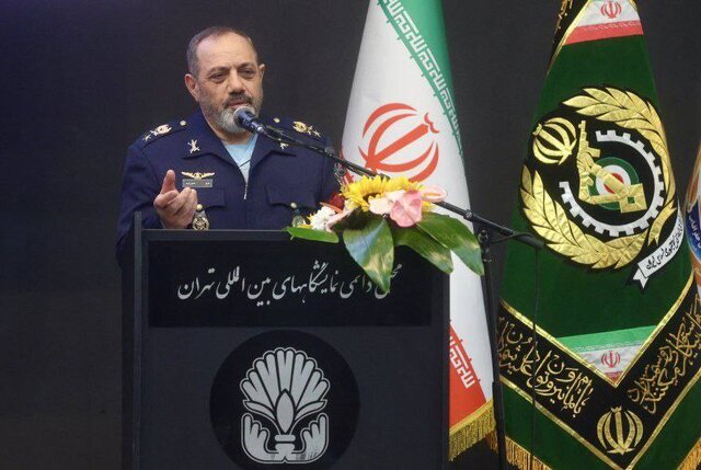 وزیر دفاع: آمادگی داریم که ظرفیت‌های دفاعی را در اختیار  بخش خصوصی قرار دهیم