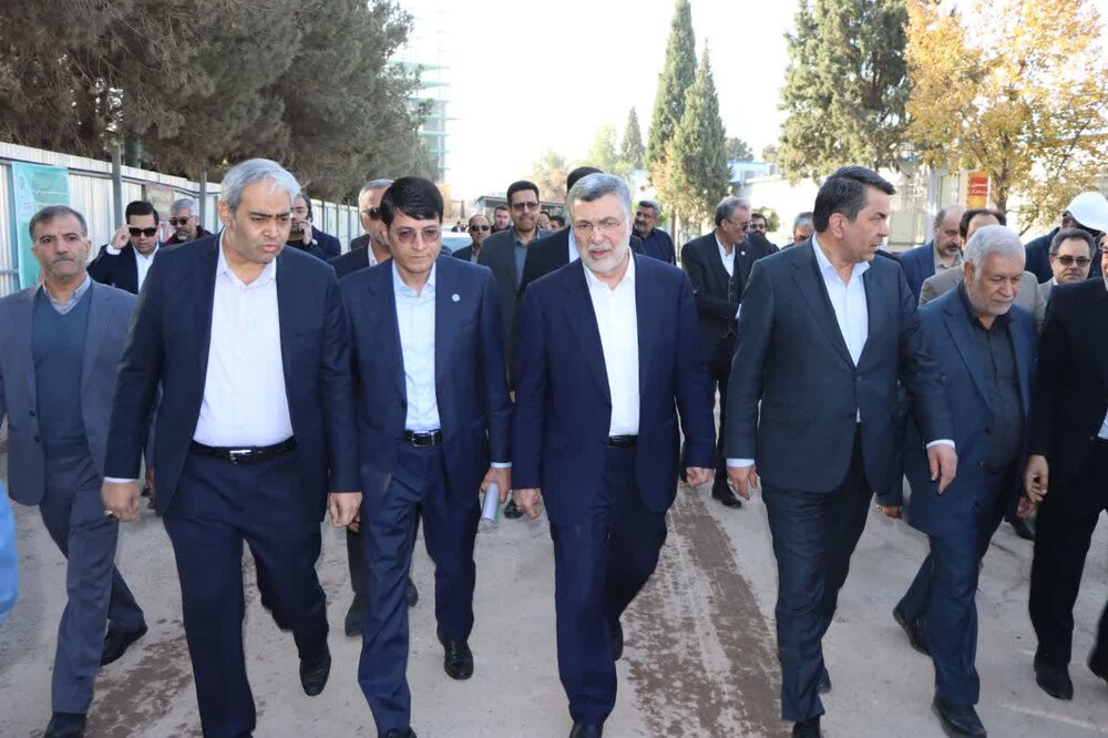 بازدید وزیر بهداشت از روند ساخت بیمارستان شهید سلیمانی کرمان/ وعده حمایت مالی برای تسریع پروژه