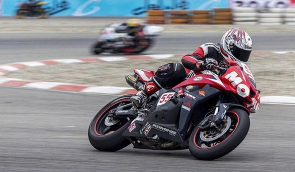 حادثه در پیست آزادی/ بهبود وضعیت دختر موتورسوار در کما