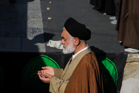 اقامه نماز باران به امامت آیت‌الله ابولحسن مهدوی، امام جمعه موقت اصفهان و عضو خبرگان رهبری