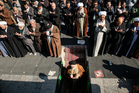 اقامه نماز باران به امامت آیت‌الله ابولحسن مهدوی، امام جمعه موقت اصفهان و عضو خبرگان رهبری