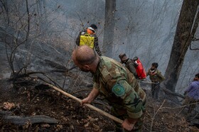 عملیات مهار آتش‌سوزی مناطق کوهستانی روستاهای دلیر و الیت