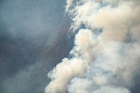 عملیات مهار آتش‌سوزی مناطق کوهستانی روستاهای دلیر و الیت