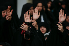 اولین شب مراسم عزاداری ایام شهادت حضرت فاطمةالزهرا سلام‌الله‌علیها در حسینیه امام خمینی(ره)