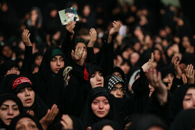 اولین شب مراسم عزاداری ایام شهادت حضرت فاطمةالزهرا سلام‌الله‌علیها در حسینیه امام خمینی(ره)