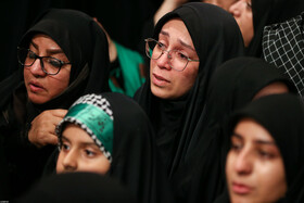 اولین شب مراسم عزاداری ایام شهادت حضرت فاطمةالزهرا سلام‌الله‌علیها در حسینیه امام خمینی(ره)