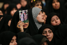 اولین شب مراسم عزاداری ایام شهادت حضرت فاطمةالزهرا سلام‌الله‌علیها در حسینیه امام خمینی(ره)