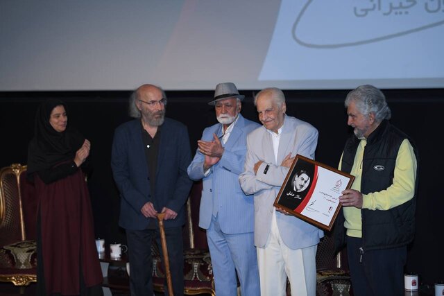 روایت کیانوش عیاری از گریه‌های حسن رضایی برای بازی نکردن در «شبح کژدم»