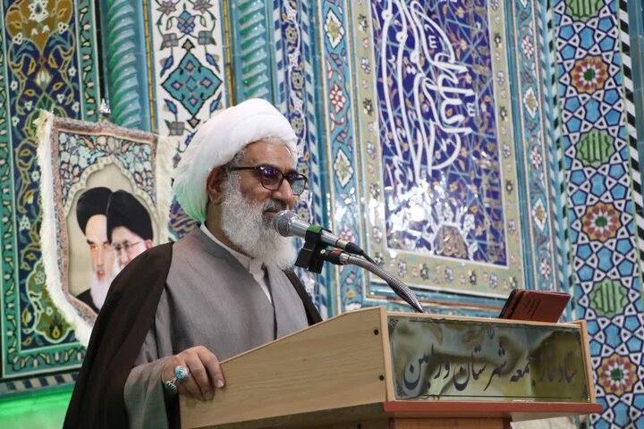 امام‌جمعه ورامین: عده‌ای می‌خواهند دین را به درون خانه‌ها تبعید و از جامعه بیرون کنند