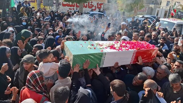 با آمدن شهید گمنام عنبرآباد یک‌صدا گریست