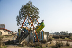 مجتمع تفریحی و توریستی اورانوس ساحل گلوگاه که به علت پسروی آب و عدم اقبال عمومی مردم غیر قابل استفاده و متروکه شده است.