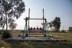 مجتمع تفریحی و توریستی اورانوس ساحل گلوگاه که به علت پسروی آب و عدم اقبال عمومی مردم غیر قابل استفاده و متروکه شده است.