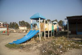 مجتمع تفریحی و توریستی اورانوس ساحل گلوگاه که به علت پسروی آب و عدم اقبال عمومی مردم غیر قابل استفاده و متروکه شده است.