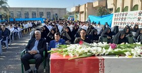 مهمان ۲۲ ساله شرق دجله در میان دانش‌آموزان جیرفتی/ تجدید پیمان نسل امروز با شهدای دانش‌آموز