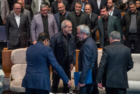 مسعود پزشکیان، رئیس جمهور و سید علی مدنی زاده، وزیر اقتصاد در همایش سالانه بازار سرمایه ایران