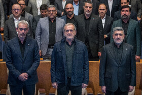 مسعود پزشکیان، رئیس جمهور و سید علی مدنی زاده، وزیر اقتصاد در همایش سالانه بازار سرمایه ایران