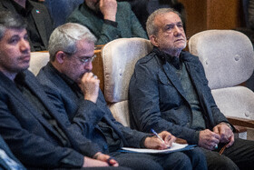 مسعود پزشکیان، رئیس جمهور و سید علی مدنی زاده، وزیر اقتصاد در همایش سالانه بازار سرمایه ایران