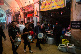 چهارپایه خوانی ایام فاطمیه در بازار قم