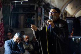 چهارپایه خوانی ایام فاطمیه در بازار قم